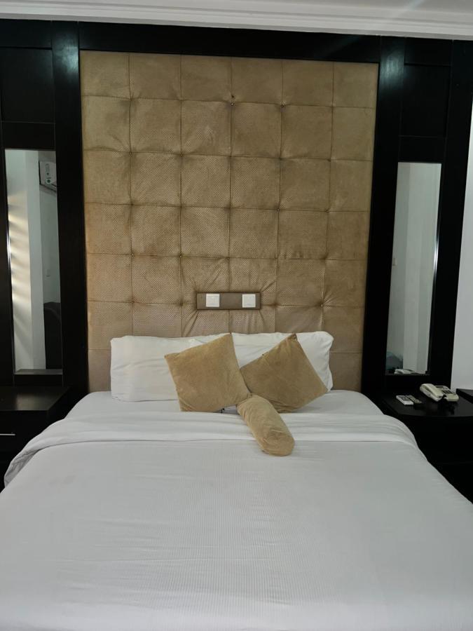 Grand Palazzo Hotel Gwarimpa アブジャ エクステリア 写真